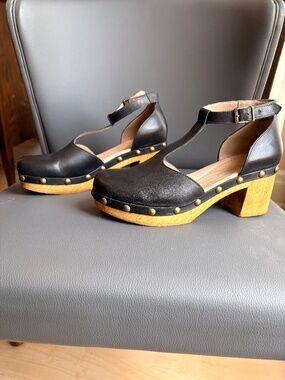 Black leather and metal studs shoes